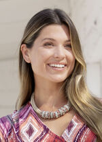 Halskette mit kleinen, farbigen Schmuckperlen 