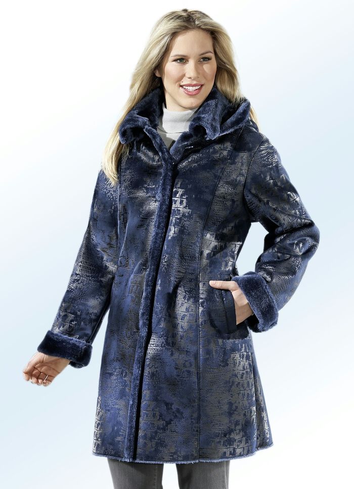 Kurzmantel in stilvoller Swingerform 