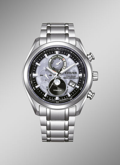 Funk-Solar-Herrenuhr mit Super-Titanium-Bandgehäuse 