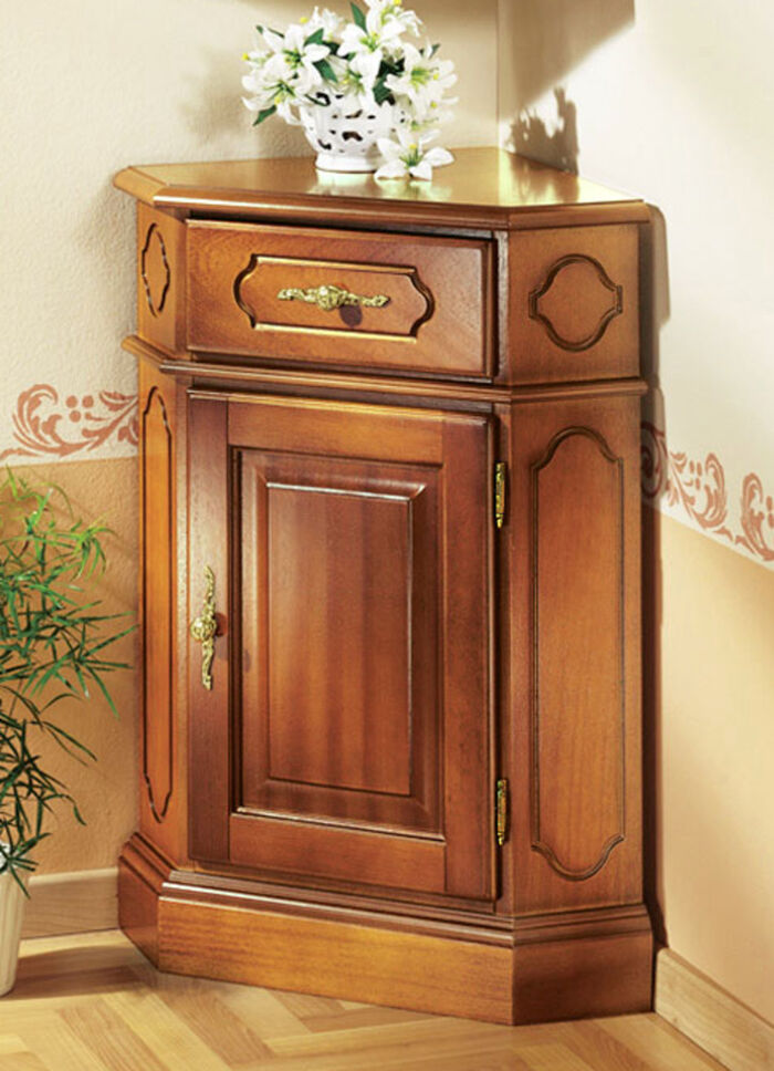 Eck-Kommode mit eleganten, goldfarbenen Metallgriffen KIRSCHBAUM