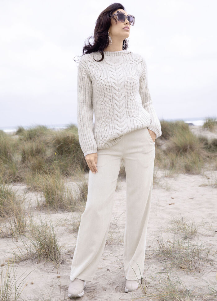 Cordhose mit modisch weitem Beinverlauf ECRU