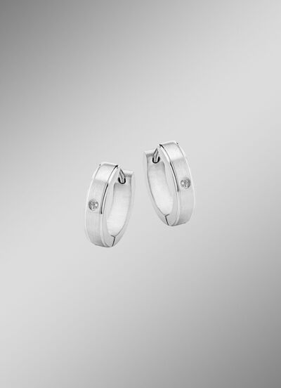 Schlichte Klappcreolen im zeitlosen Design 