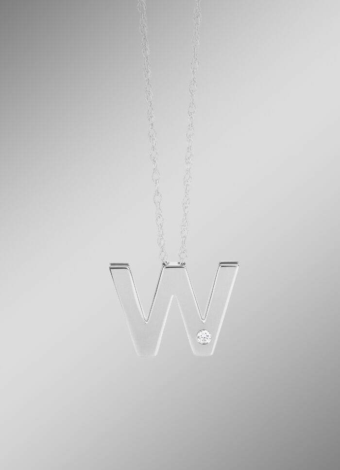 Einzigartig und elegant: Buchstaben-Anh&auml;nger aus Platin 