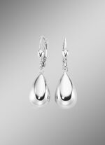 In klassischem Design gefertigte, gl&auml;nzende Ohringe 