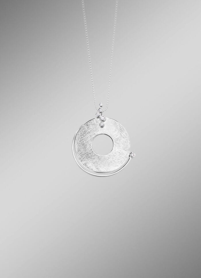 Attraktiver Anhänger mit Zirkonia 