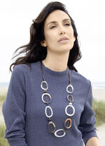 Moderne Halskette mit asymmetrischen, ovalen Elementen  