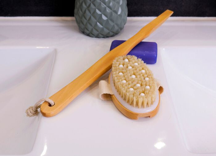 R&uuml;cken-  und Handb&uuml;rste aus Holz 