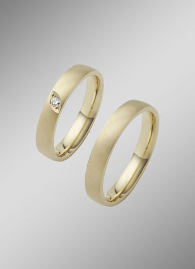 Satinierter Trauring aus Gold 