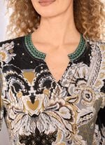 Shirt mit Kontrastblende am Halsausschnitt 