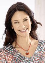 3-reihige Halskette mit Glassteine 