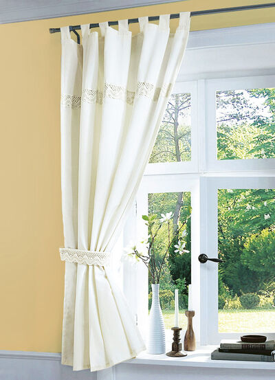 Übergardine mit aufgesetzter Häkelborte 