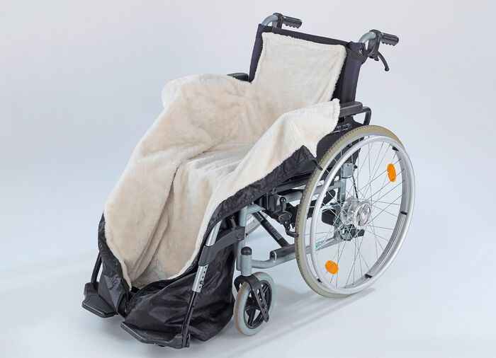 Rollstuhl-W&auml;rmesack h&auml;lt trocken und warm bei Schmuddelwetter 