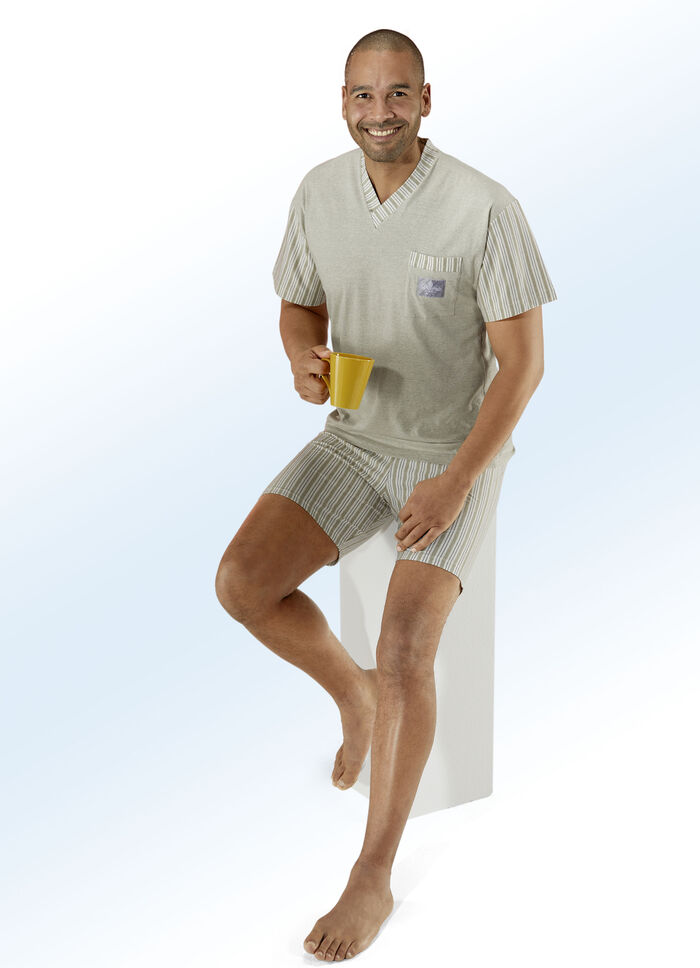 G&ouml;tting Shorty mit V-Ausschnitt, Brusttasche, Naturfaser 