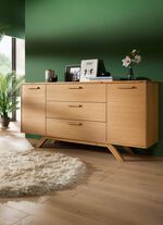 Sideboard mit massiven Holzbeinen und Holzgriffen 