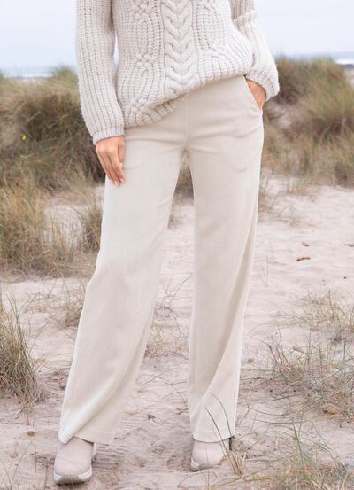 Cordhose mit modisch weitem Beinverlauf 