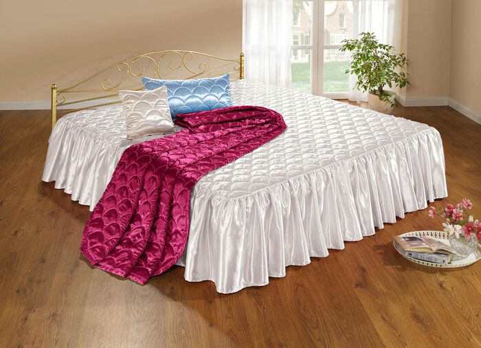 Edel gl&auml;nzende Tagesdecke und Kissenbez&uuml;ge mit Steppung in Muscheloptik CREME