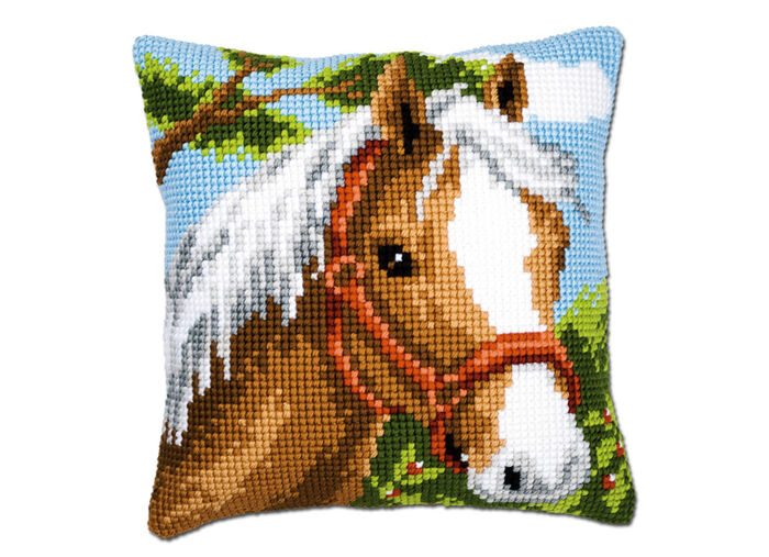 Stickkissen Pferd mit Zubeh&ouml;r 