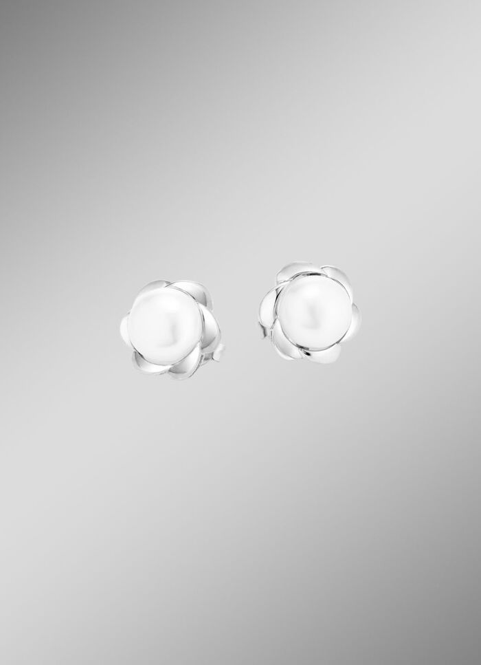 Florale Eleganz – Ohrstecker aus Silber mit Süßwasser-Zuchtperle 