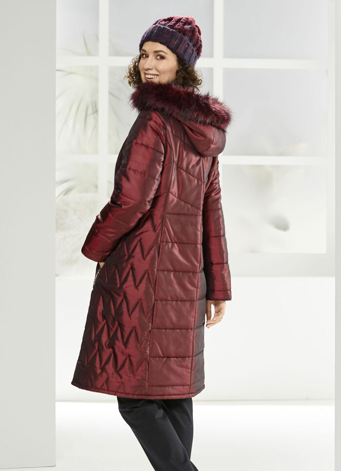 Mantel mit Kontrastpaspelierung 