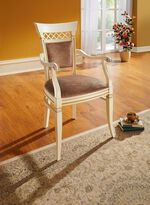 Stilsichere Sitzm&ouml;bel auf massivem Buchengestell 