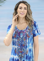 Laurina Kleid mit farbbrillantem Druckdessin. Schmucksteinchen und kurzen &Auml;rmeln 