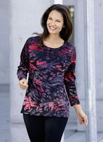 Shirt mit unterlegtem, schwarzem Abschluss 