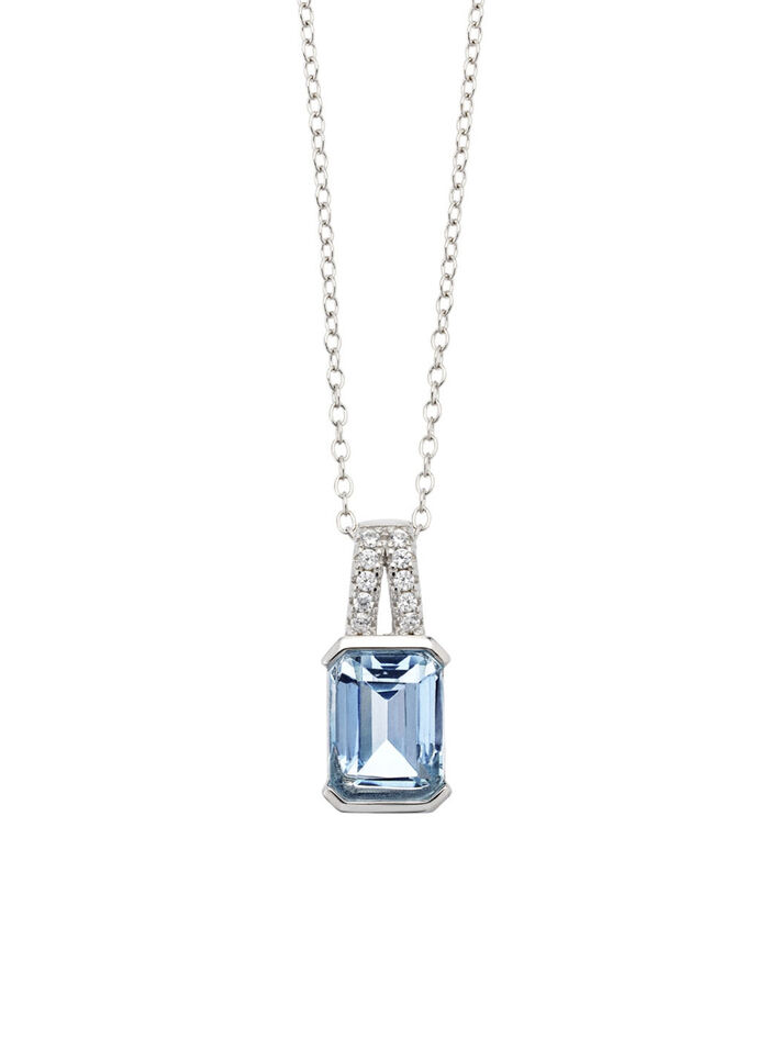 Strahlende Eleganz: Anhänger mit Ankerkette 