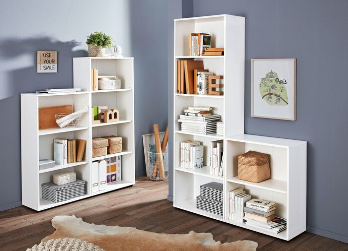 Klassische Regal-Serie mit Kunststofff&uuml;&szlig;en 