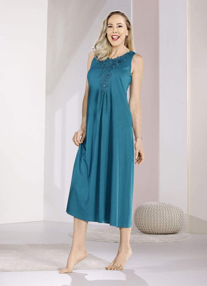 Nachthemd, wadenlang mit gro&szlig;z&uuml;giger Motivspitze 