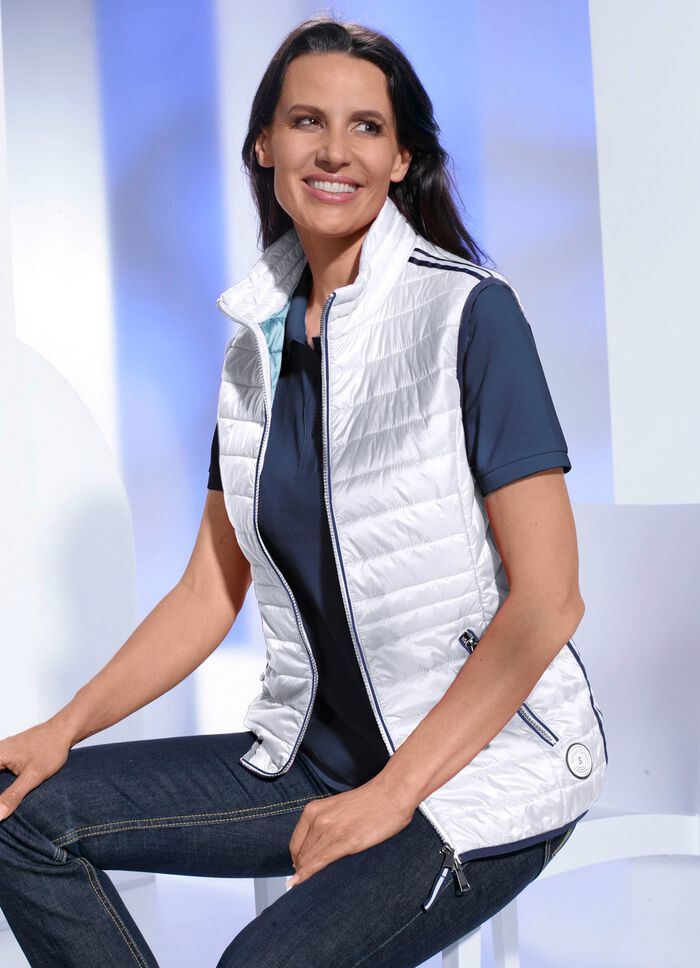 Funktionsweste mit Kontrastpaspelierungen 