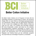 Schlafanzug mit Knopfleiste, aufgesetzter Brusttasche und Ringeldessin 