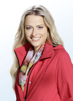 Schal mit ansprechenden Bl&uuml;tenmotiven 