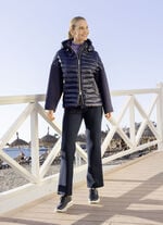 Jacke in trendaktuellem Materialmix 