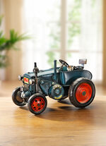 Von Hand gefertigter Traktor Lanz Bulldog 