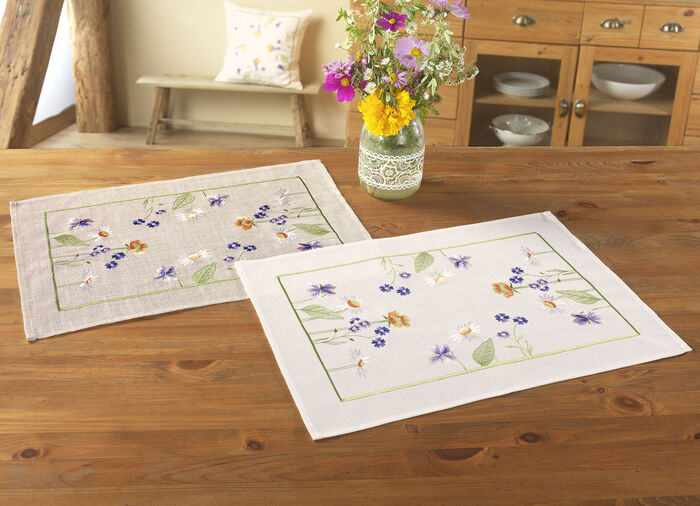 Schön bestickte Tisch- und Raumdekoration NATUR-BUNT