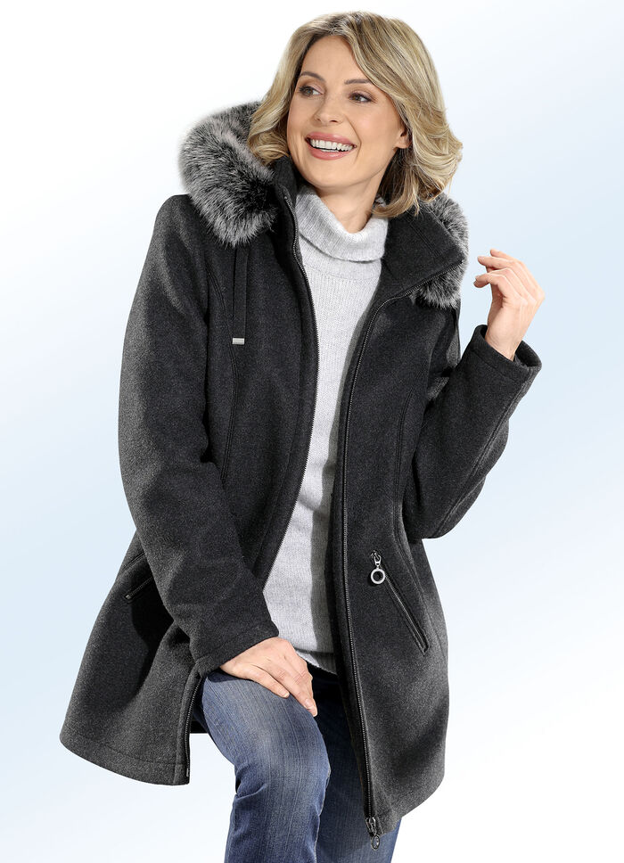 Jacke in stilvoller Schnittführung 