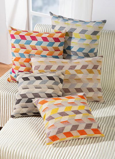 Kissenbezug mit dreidimensionalem W&uuml;rfel-Dessin 