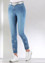 Jeans mit floralen Lochstickereien und Strasssteinchen 