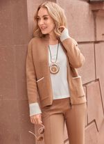 Strickjacke mit gr&ouml;&szlig;eren Taschen 