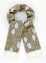 Schal mit Blätterdessin 