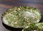 Teller und Schalen aus Glas mit goldfarbenen Relief 