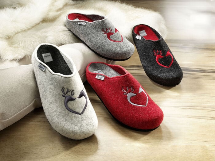 Hausschuh mit Rentier-Stickerei 