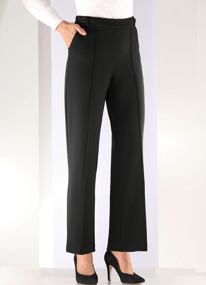 Hose in modischer Weite 