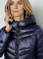 Steppjacke mit fester Kapuze 