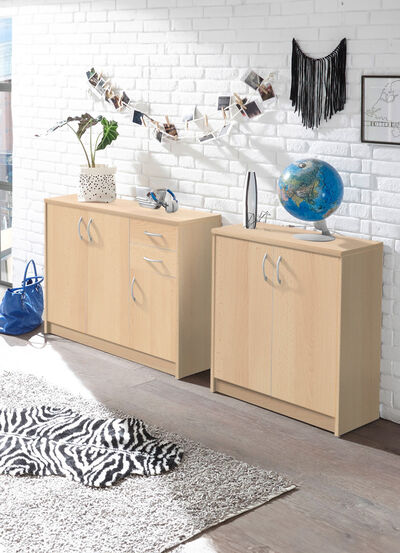 Kombifreundliche Kommode mit silberfarbenen Griffen 