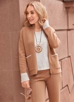 Strickjacke mit größeren Taschen 