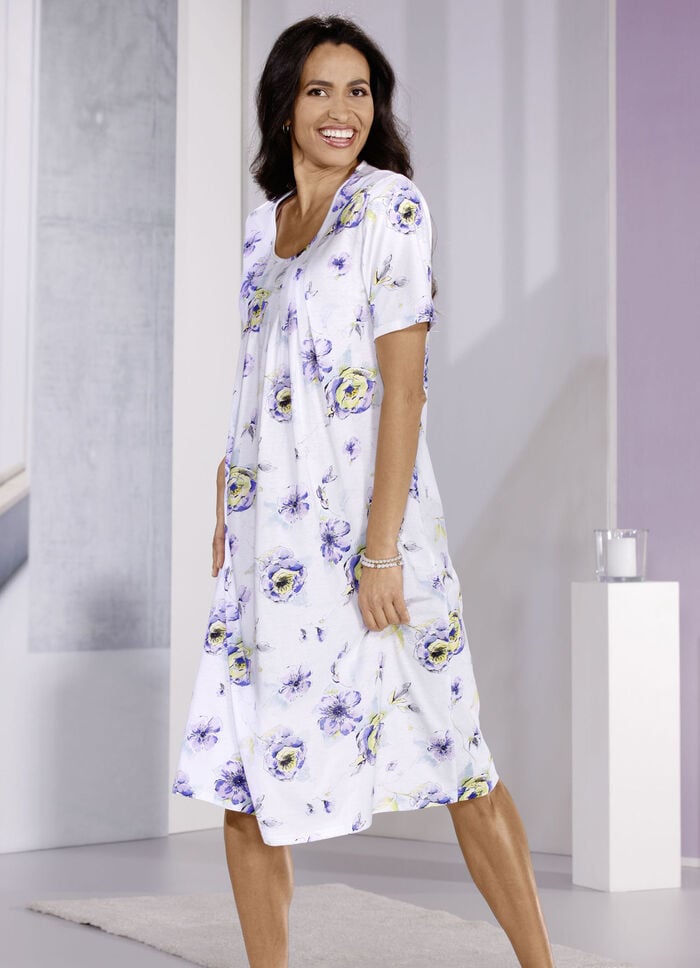 Nachthemd, knielang mit tollem Druck und raffinierter Faltenlegung 