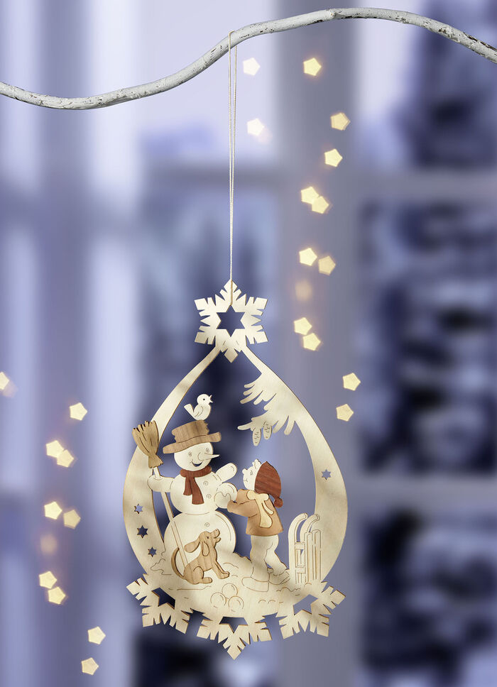 Im Erzgebirge gefertigtes Fensterbild aus Holz 