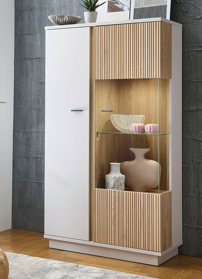 Tolle Vitrine mit LED-Beleuchtung 