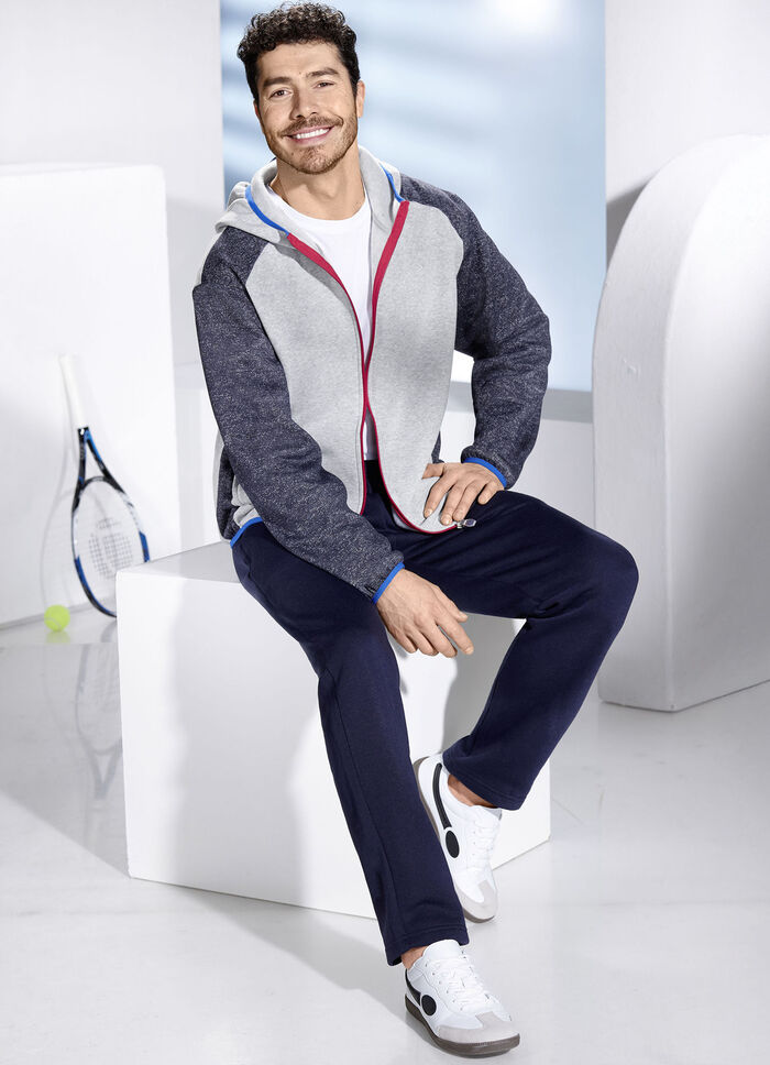 Freizeitanzug mit Kapuze 